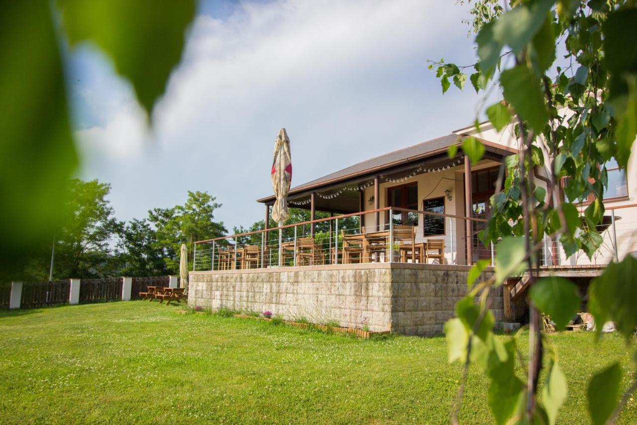 Penzion Majak Dublovice Ngoại thất bức ảnh